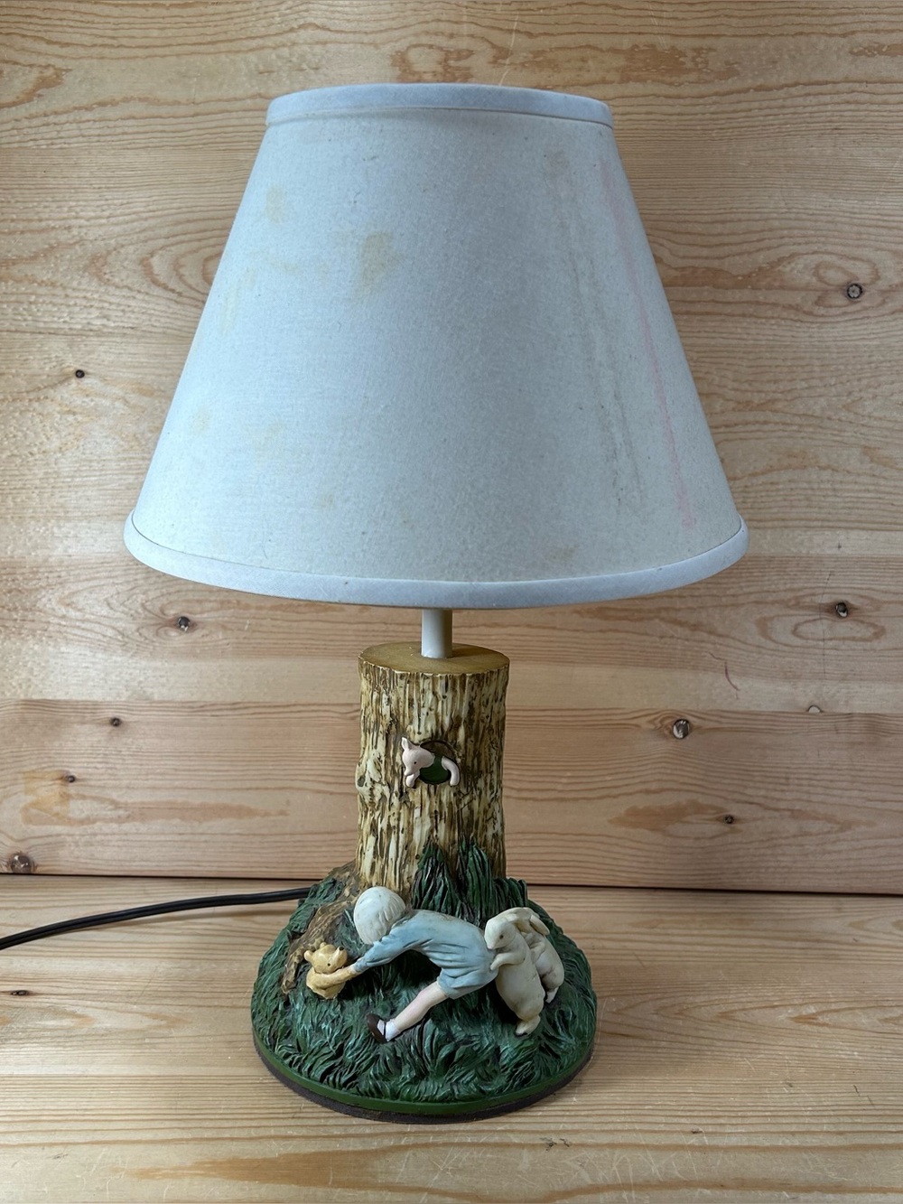 Charpente Disney Winnie The Pooh Christopher Robin and Friends Nursery Lamp